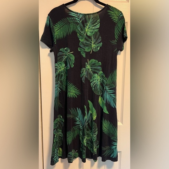Women's Old Navy Green Botanical Pattern Short Sleeved Swing Dress - Picture 4 of 4